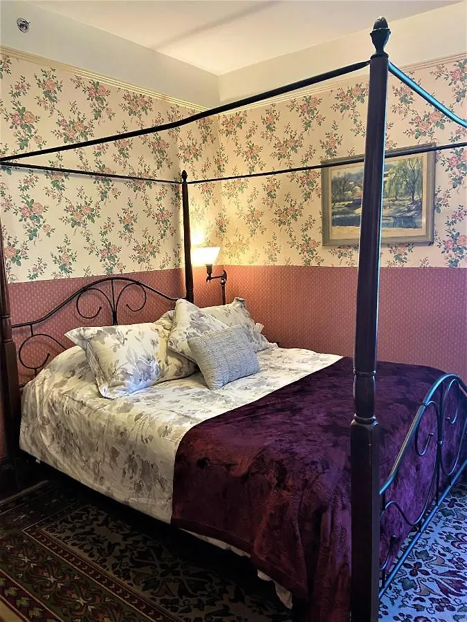 Marketa'S Bed And Breakfast Bed & Breakfast Victoria