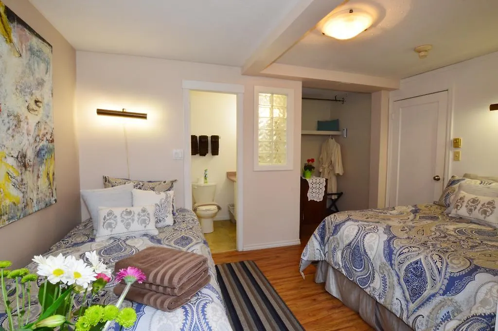 לינה וארוחת בוקר ויקטוריה Marketa'S Bed And Breakfast